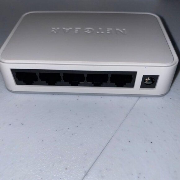 Netgear 5-Port Gigabit Ethernet Switch Plug & Play Home & Office Networking - Picture 5 of 16